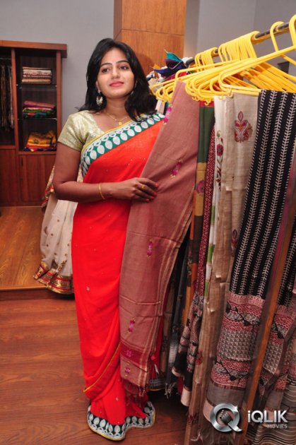 Tanusha-launches-Shrujan-Hand-Embroidered-Exhibition